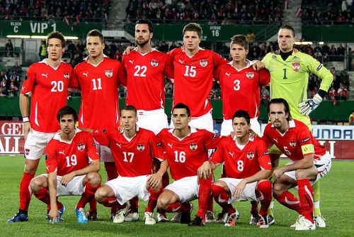 800px-%C3%96sterreichische_Fu%C3%9Fballnationalmannschaft_2010-10-08_%2801%29