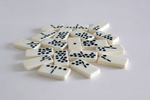 dominos_gravitation_01_1