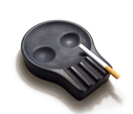 ash-tray-skull-cristian-sjostrom-designboom6-818x700