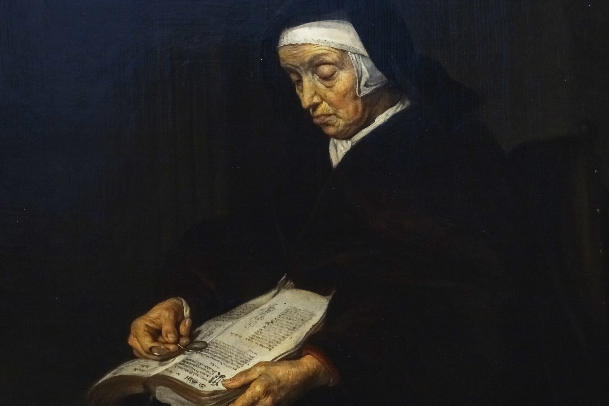 1-lady-reading