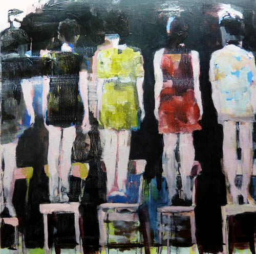 auf den stühlen stehen